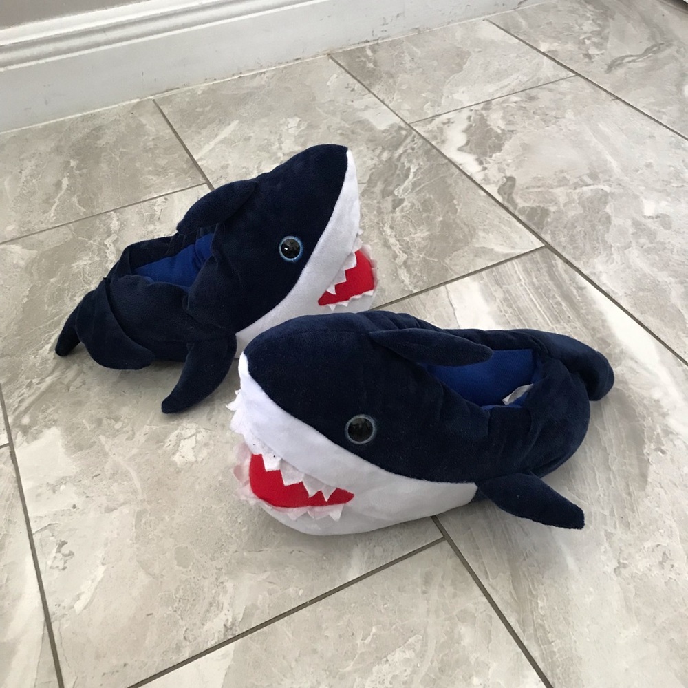 DUNLOP Unisex  Novelty Monster Claw Shark Novelty Feet Slippers | S